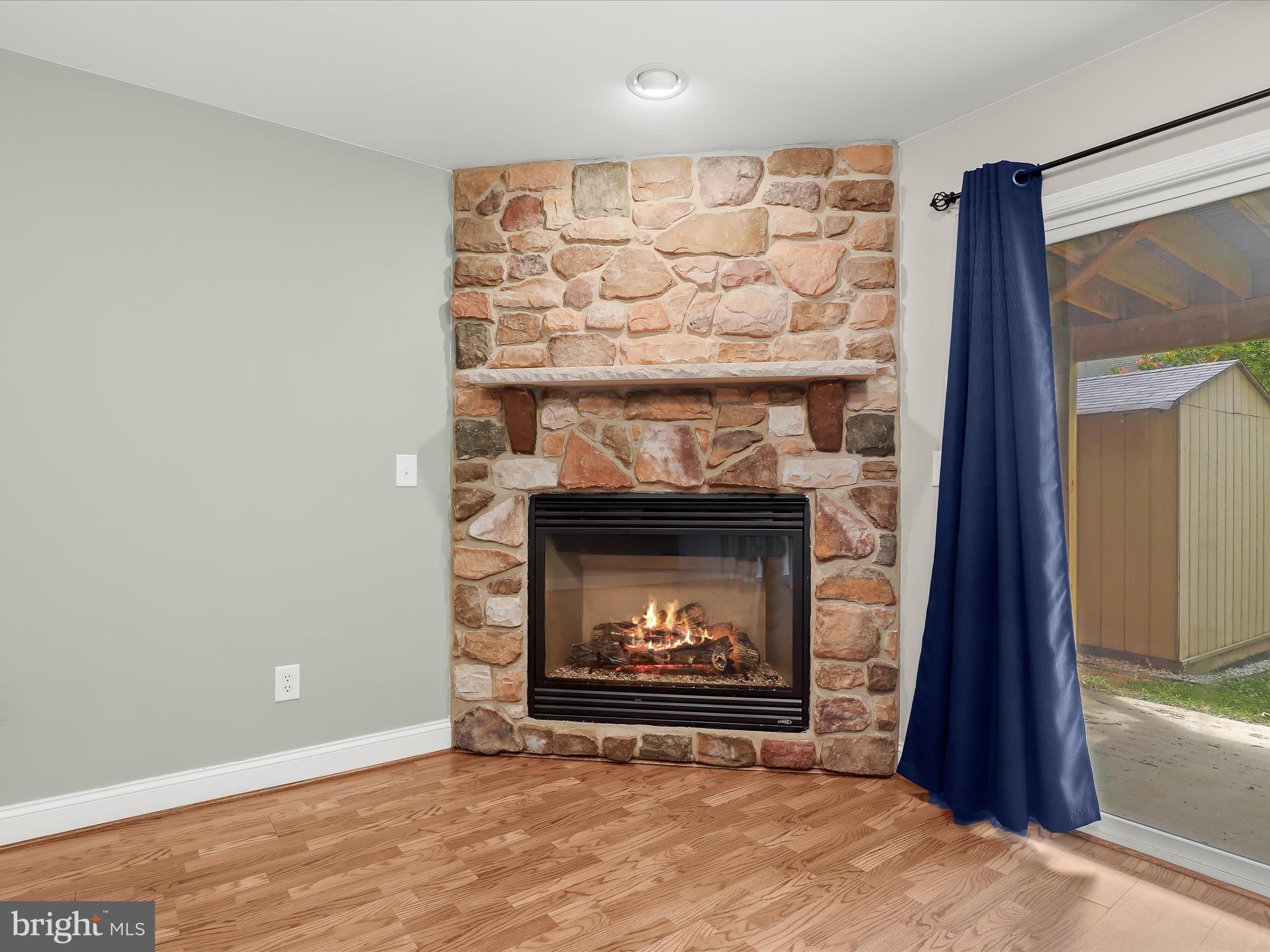 CARROLLTON MANOR - Residential Lease