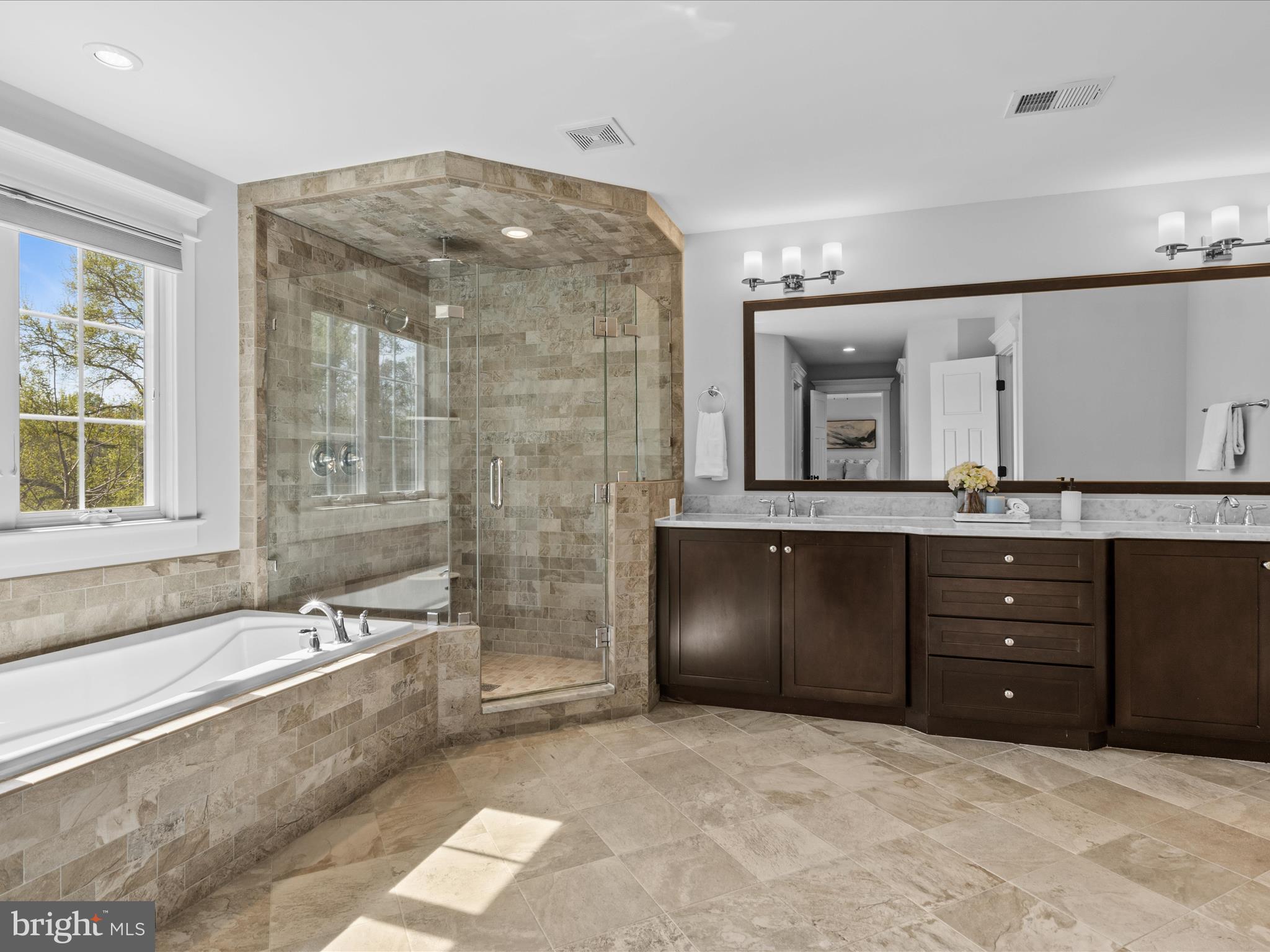 VIENNA WOODS - Residential