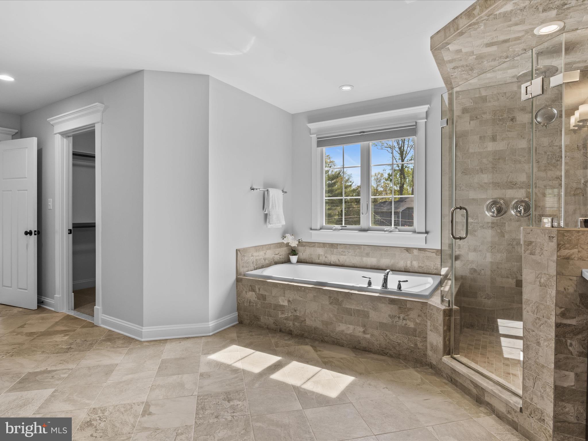 VIENNA WOODS - Residential