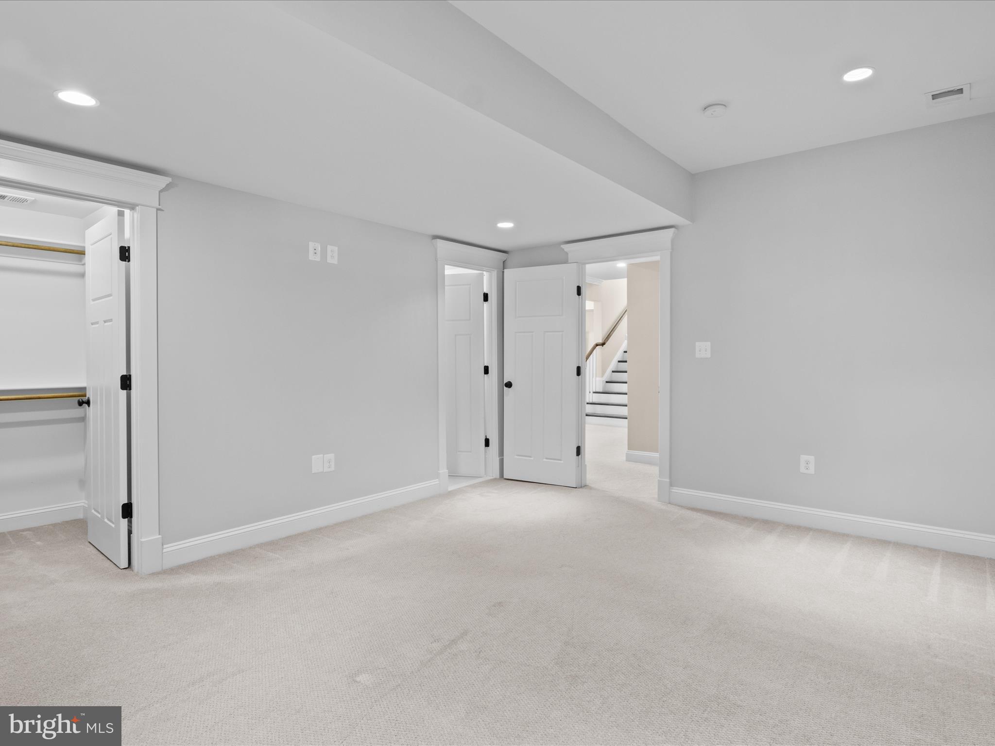 VIENNA WOODS - Residential