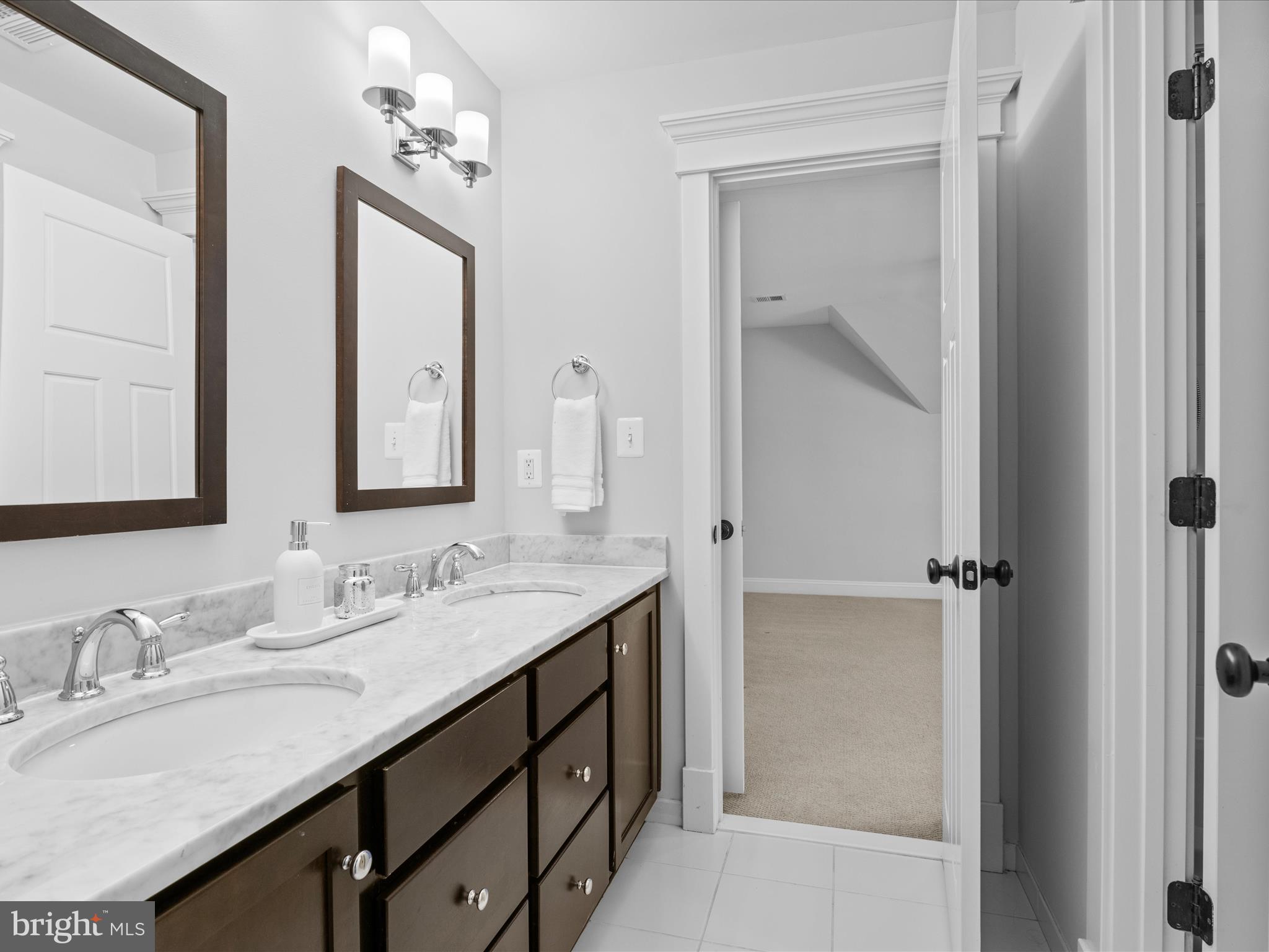 VIENNA WOODS - Residential