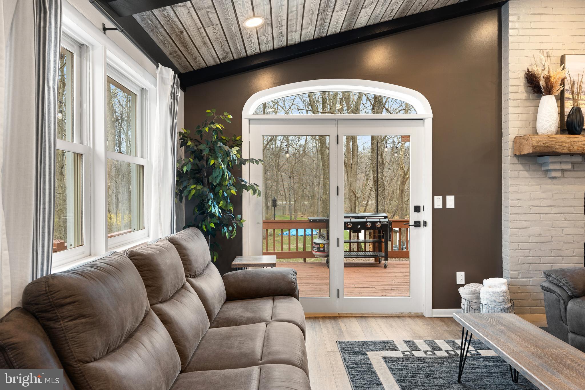 LOCUST BY THE JUNIATA - Residential