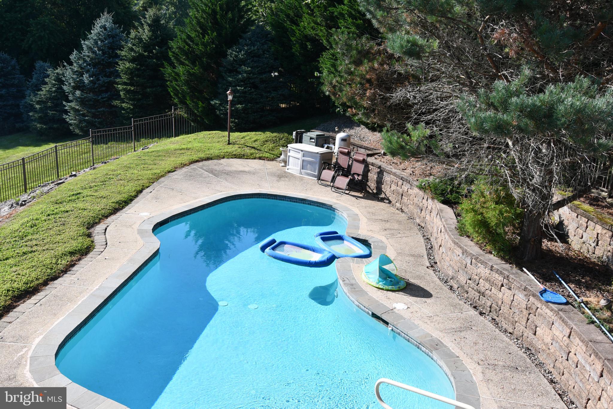 1038 WOODSHIRE LANE