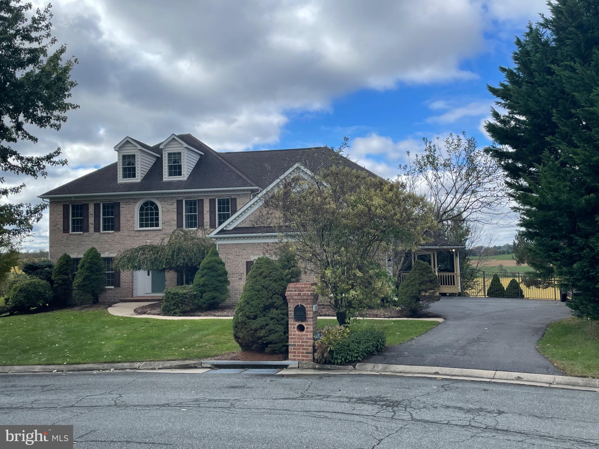 1038 WOODSHIRE LANE
