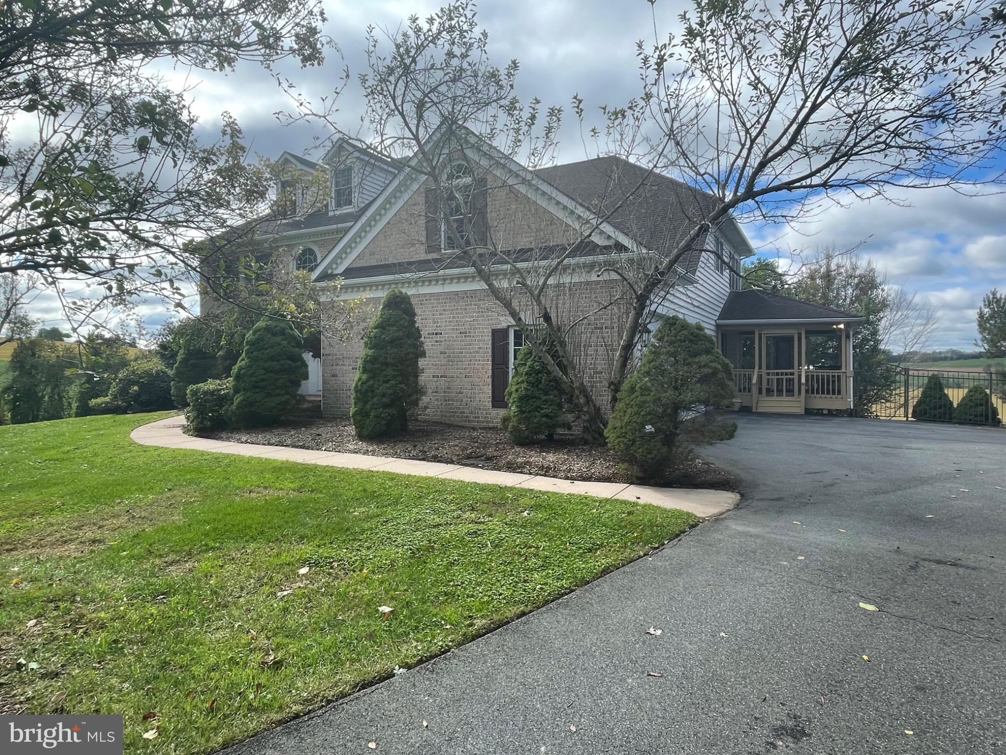 1038 WOODSHIRE LANE