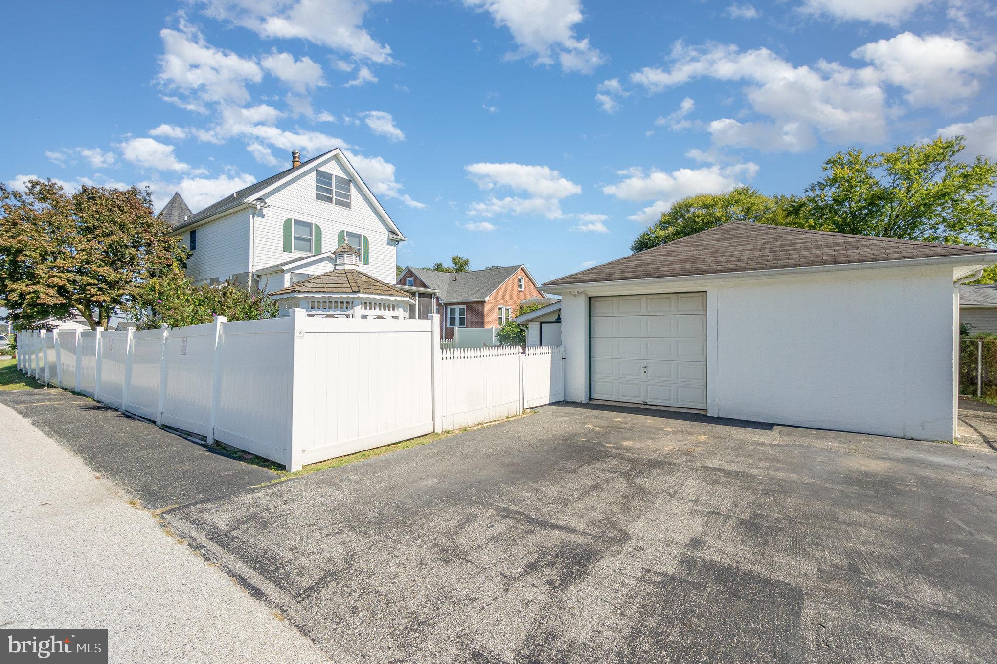OLIVER BEACH - Residential