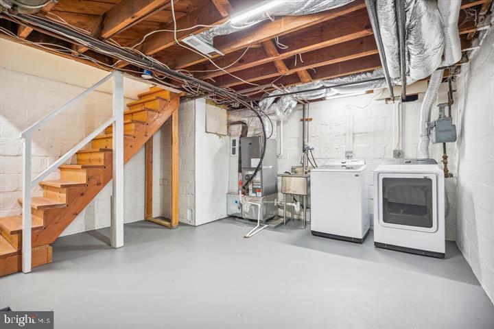 HUNTINGTON TERRACE - Residential Lease