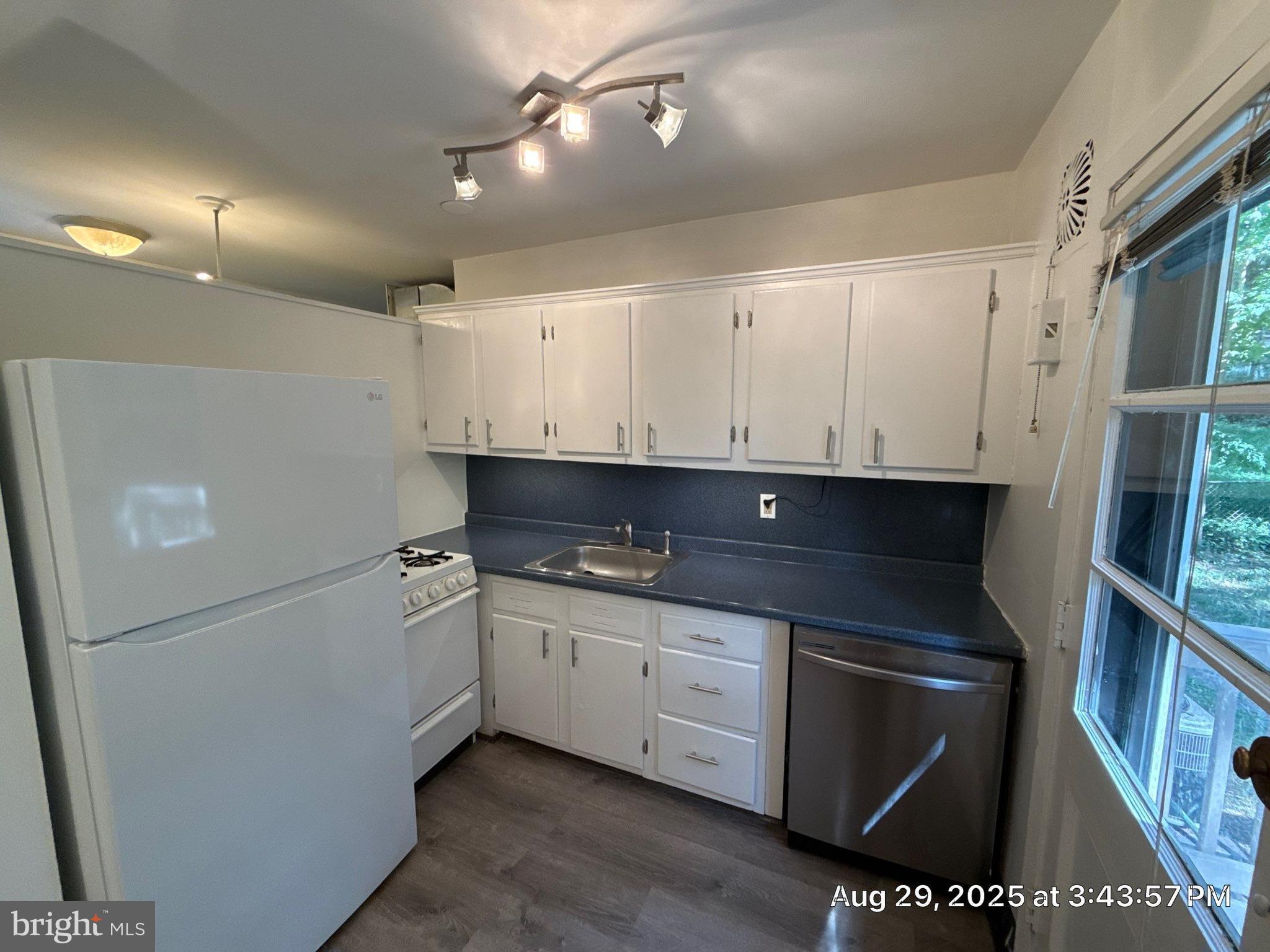 ROCK CREEK PALISADES - Residential Lease