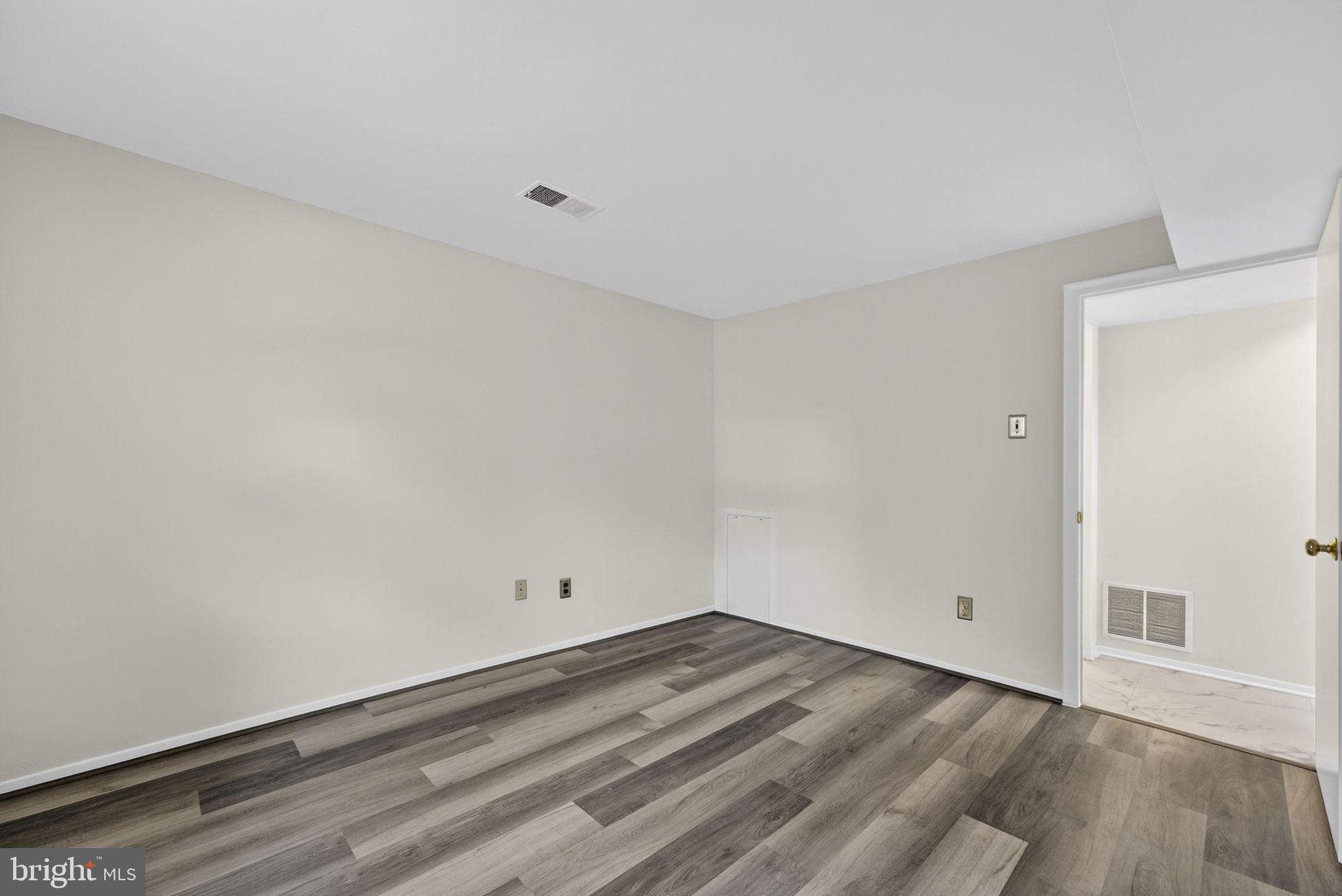 BROOKFIELD - Residential Lease