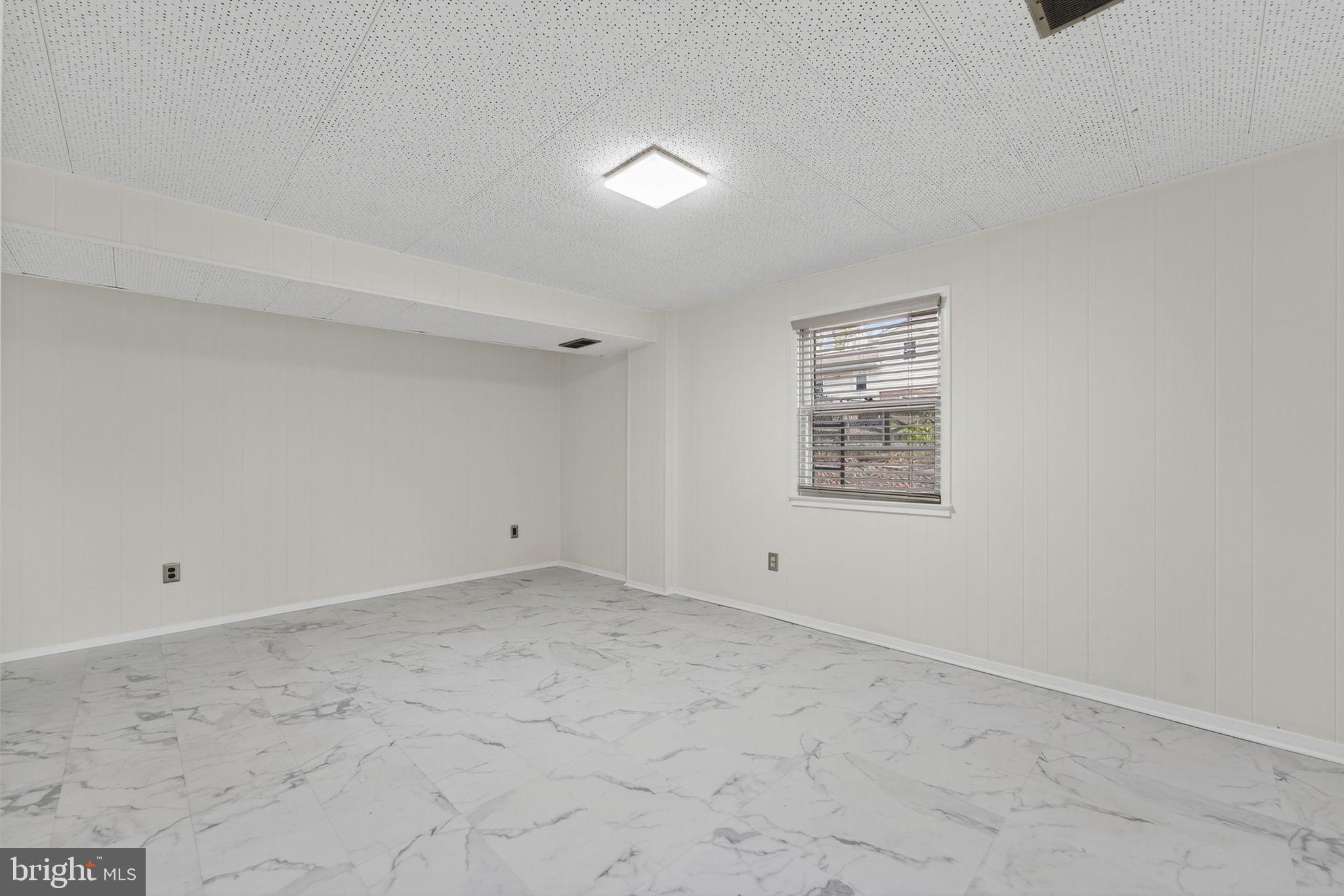 BROOKFIELD - Residential Lease