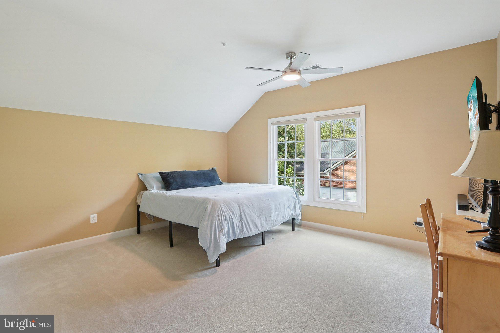 RIVER CREEK - Residential