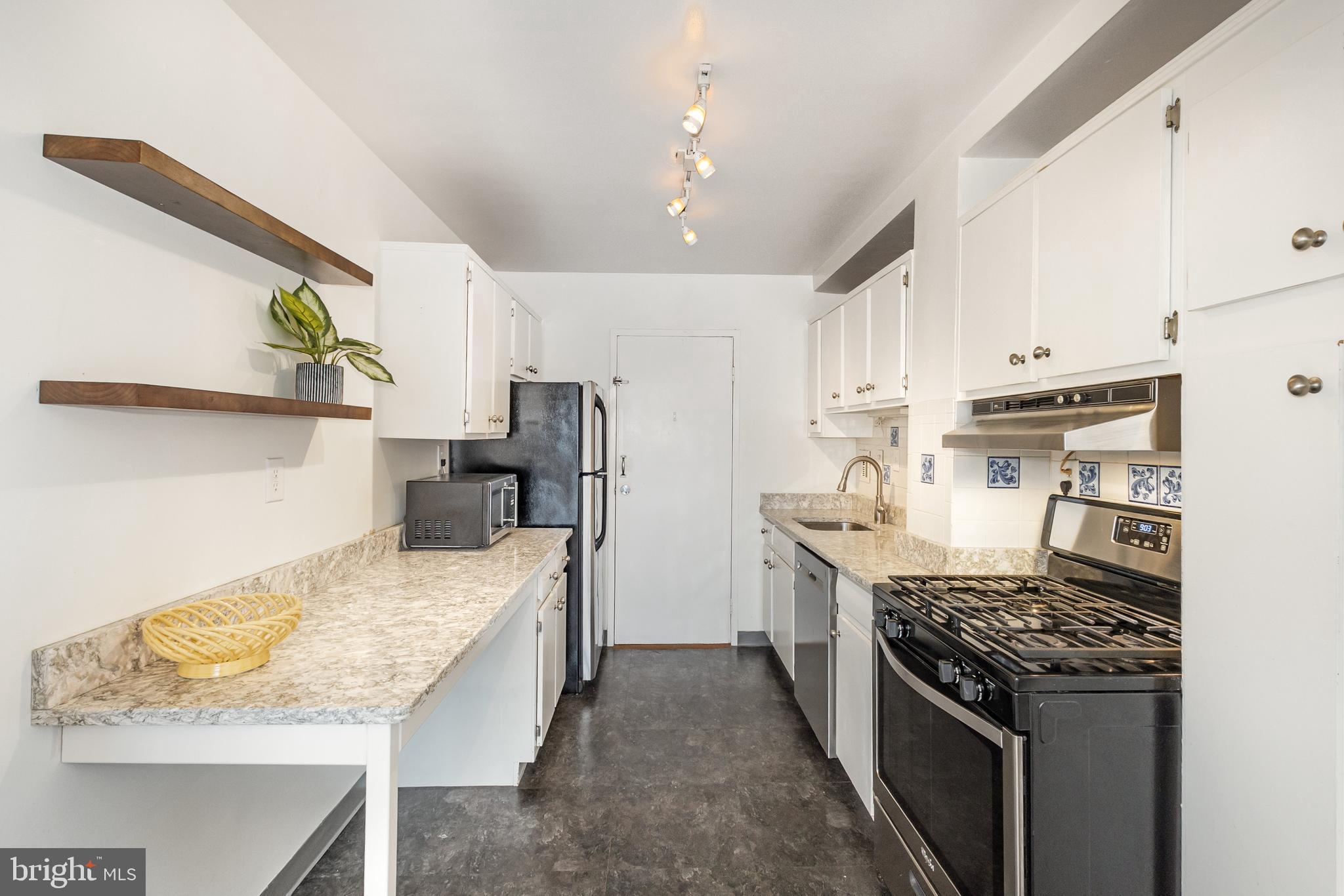 RIVER TOWERS - Residential