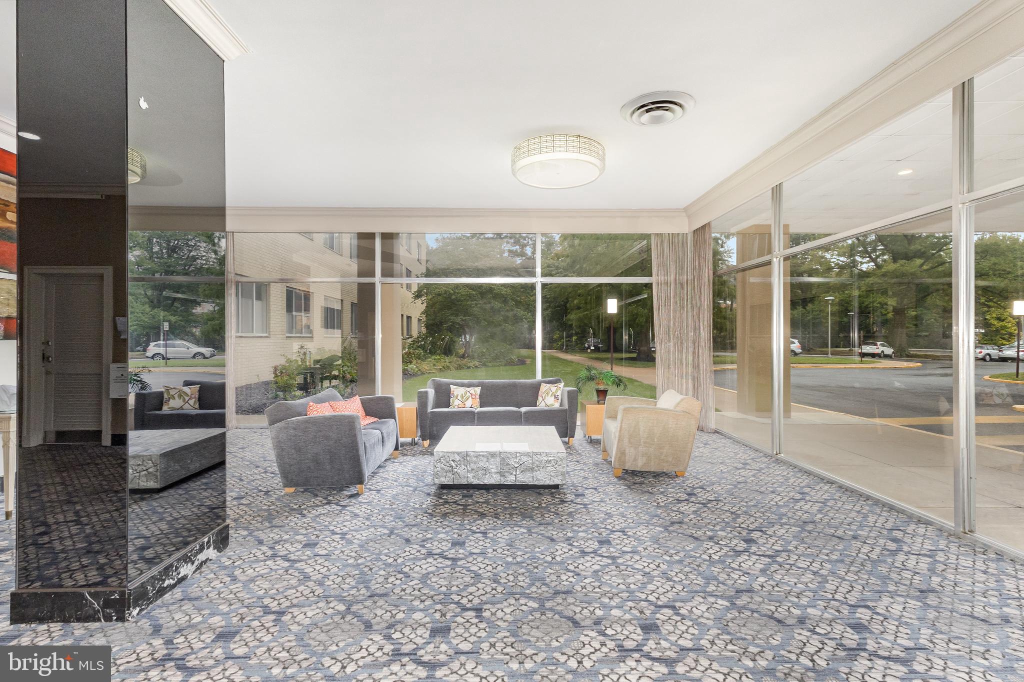 RIVER TOWERS - Residential