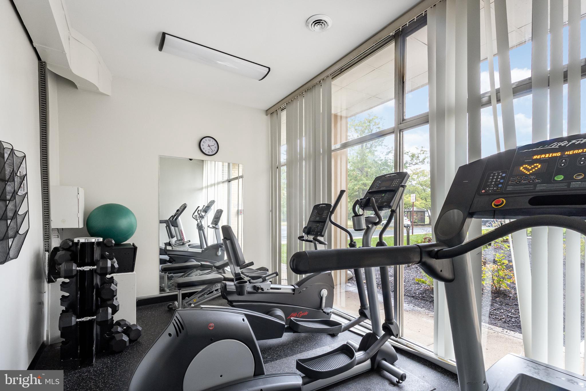 RIVER TOWERS - Residential