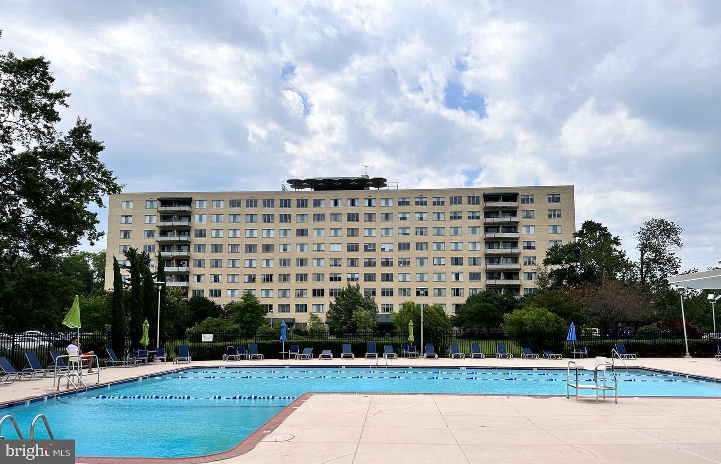 RIVER TOWERS - Residential