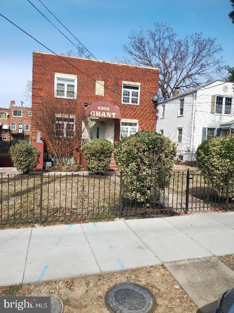 4202 Grant Street NE Unit 202