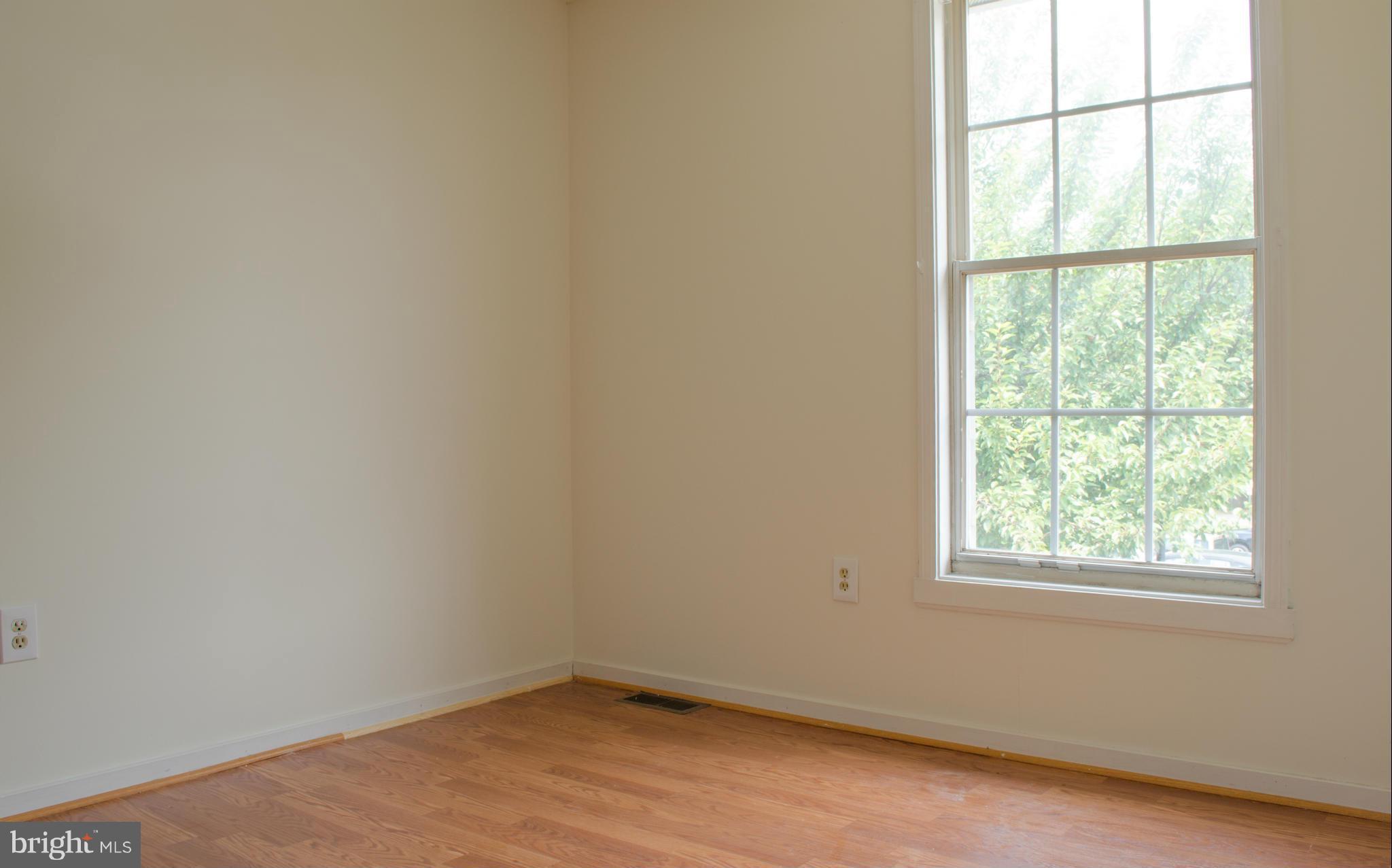 TOWNS OF OAK SPRINGS - Residential Lease