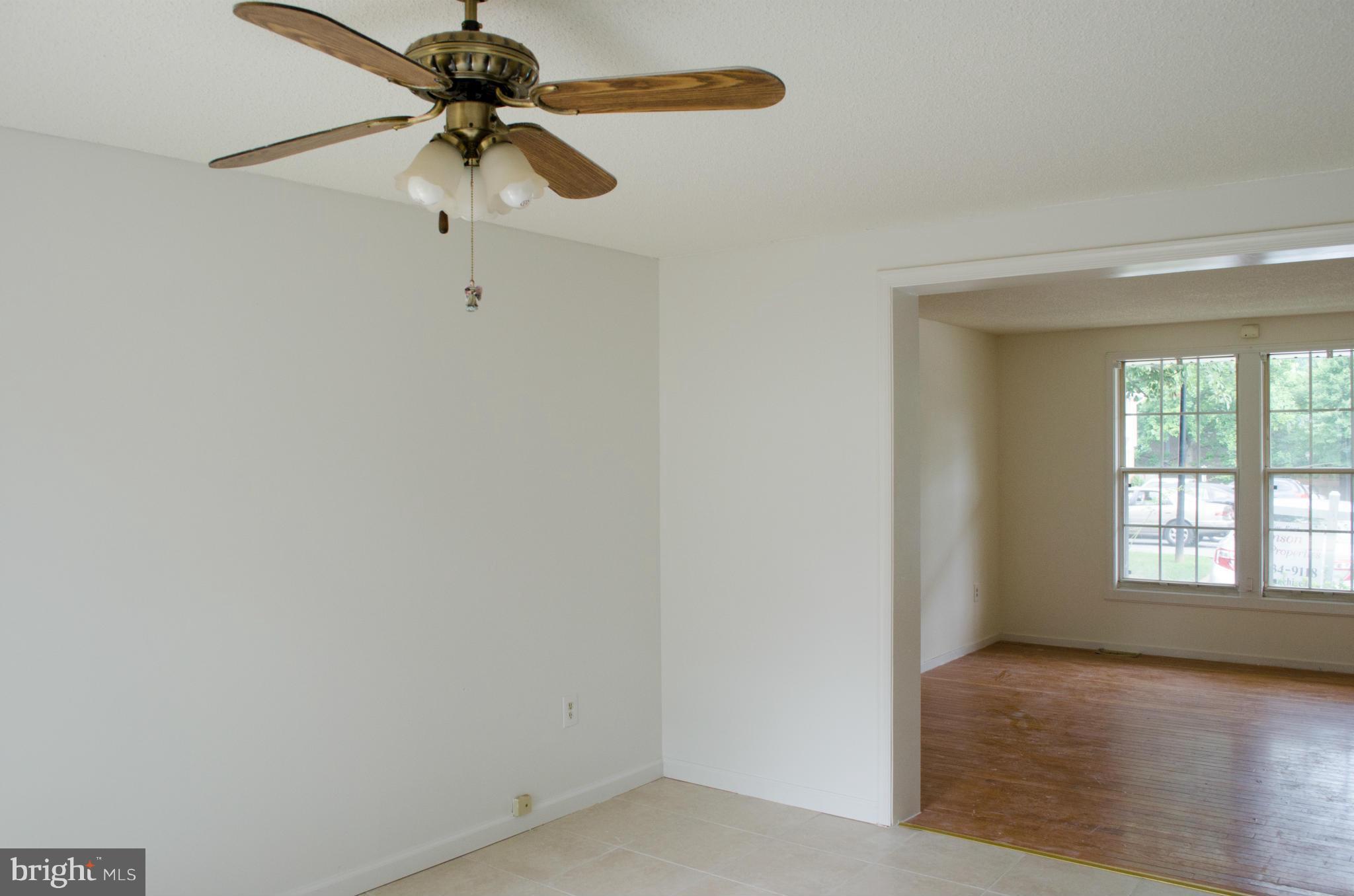 TOWNS OF OAK SPRINGS - Residential Lease