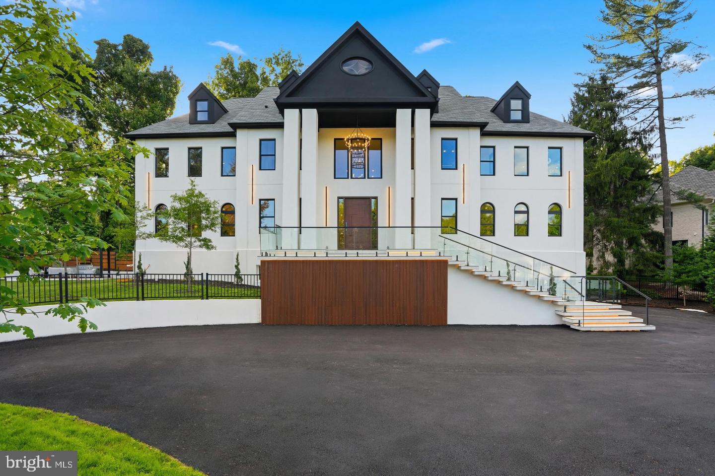 1124 SAVILE LANE