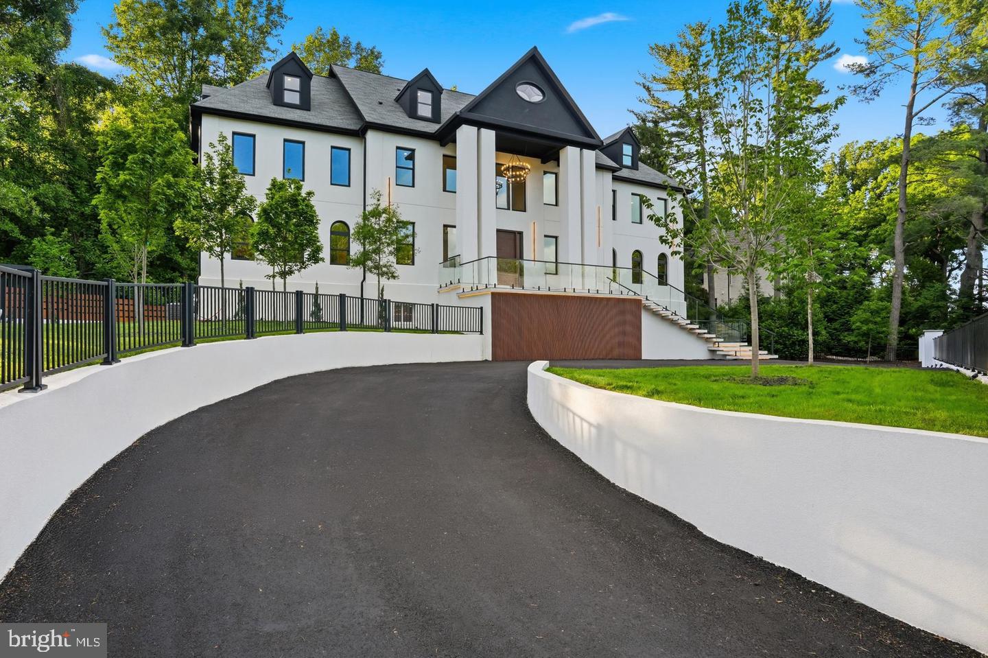1124 SAVILE LANE