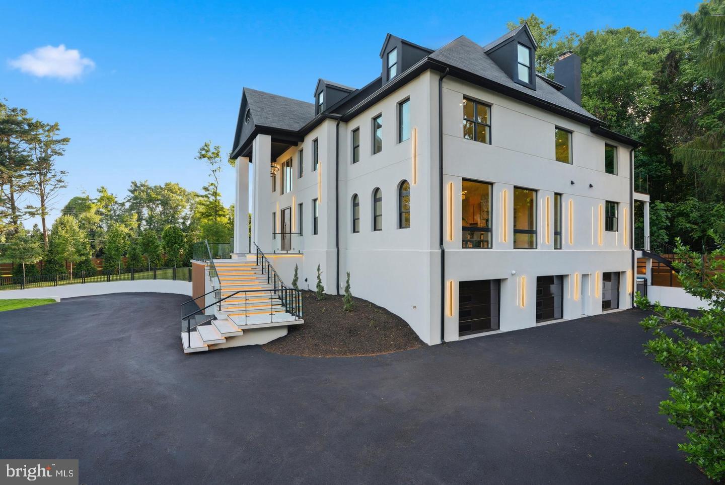 1124 SAVILE LANE