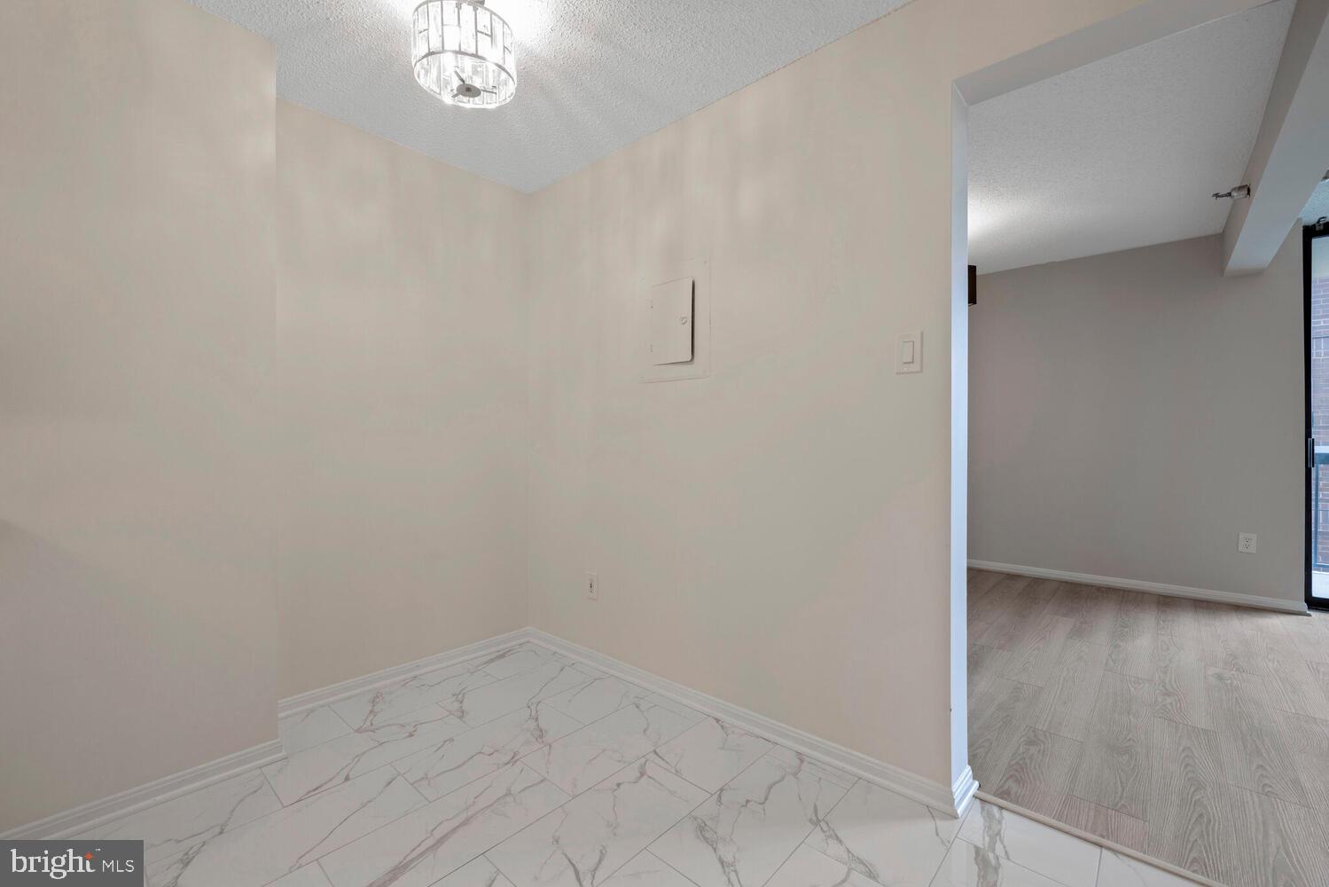 CHELSEA TOWERS - Residential