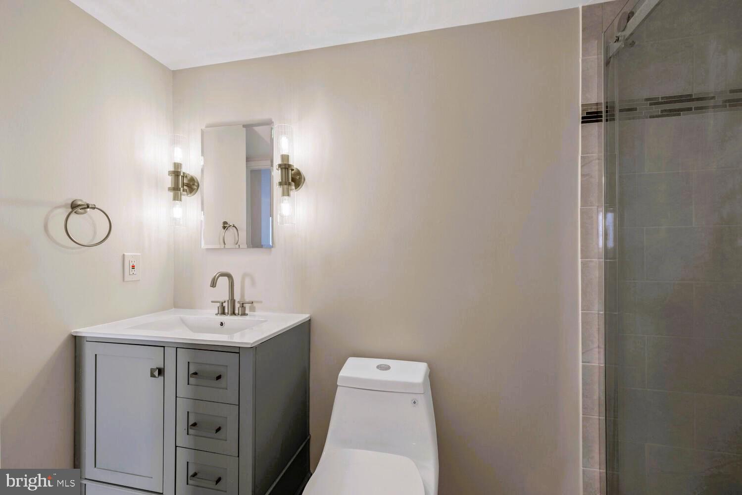 CHELSEA TOWERS - Residential