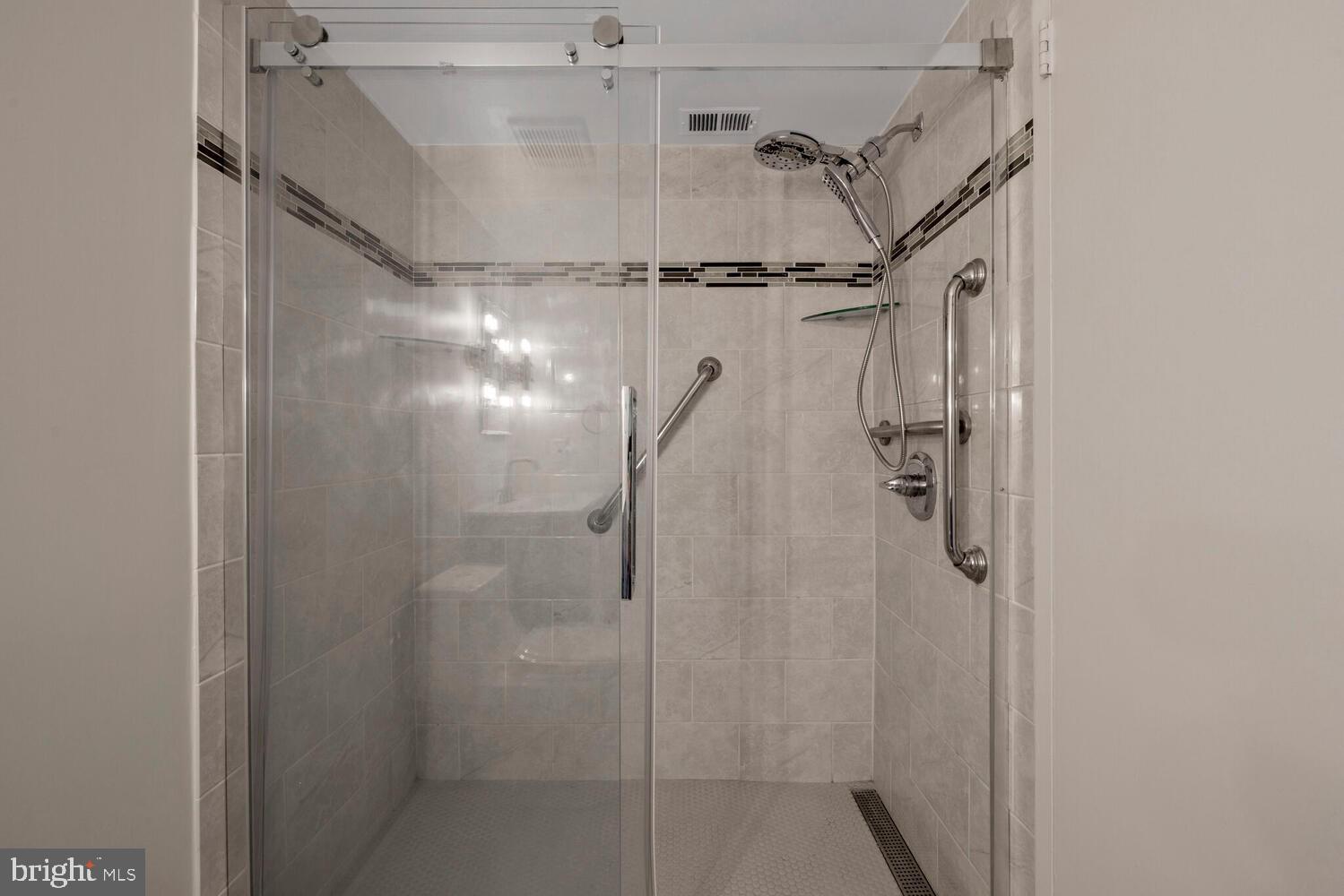 CHELSEA TOWERS - Residential