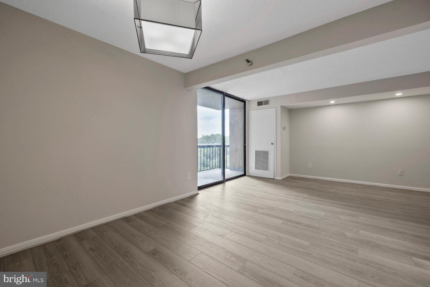 CHELSEA TOWERS - Residential