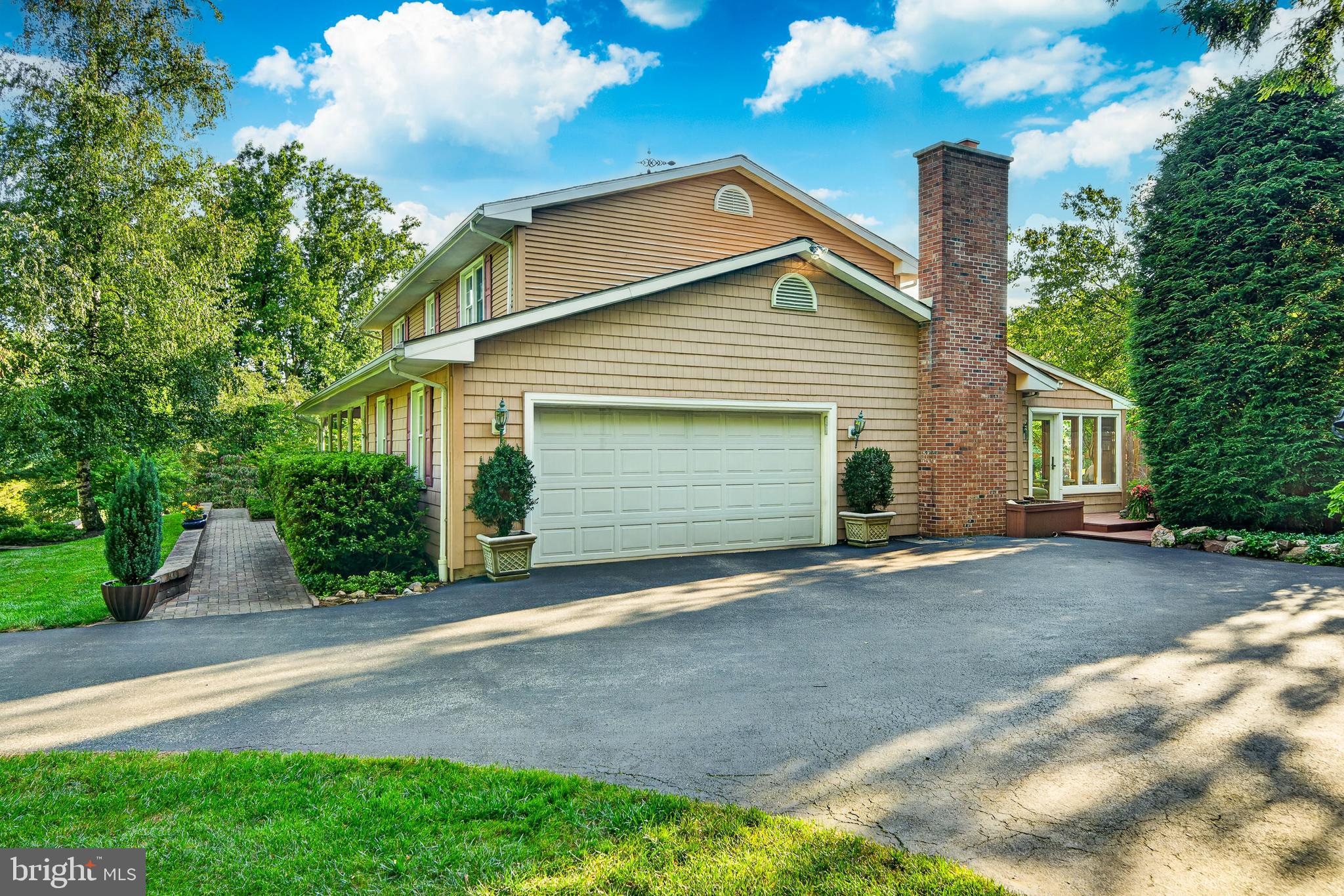105 LAKEVIEW DRIVE