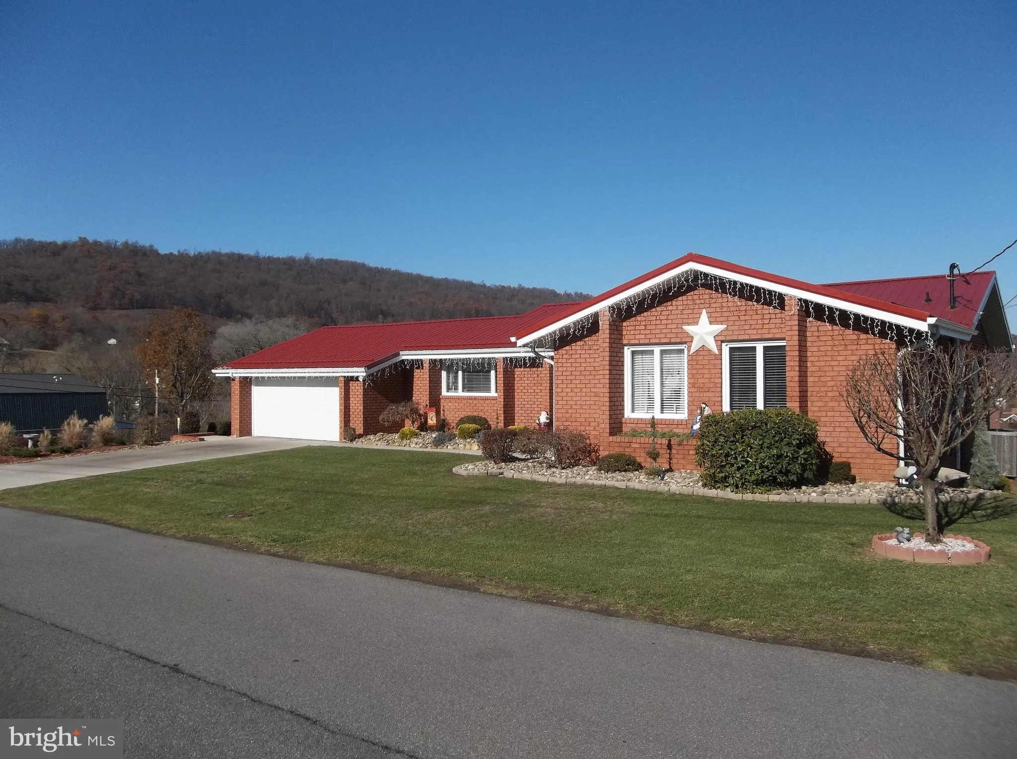 27 Roseanna St, Wiley Ford, WV 26767