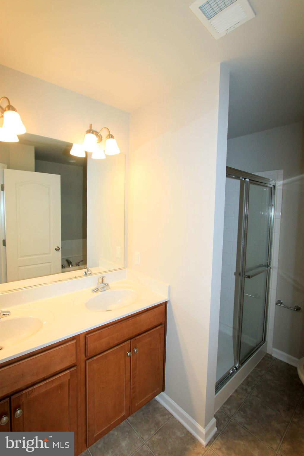 LAKELAND PLACE - Residential Lease