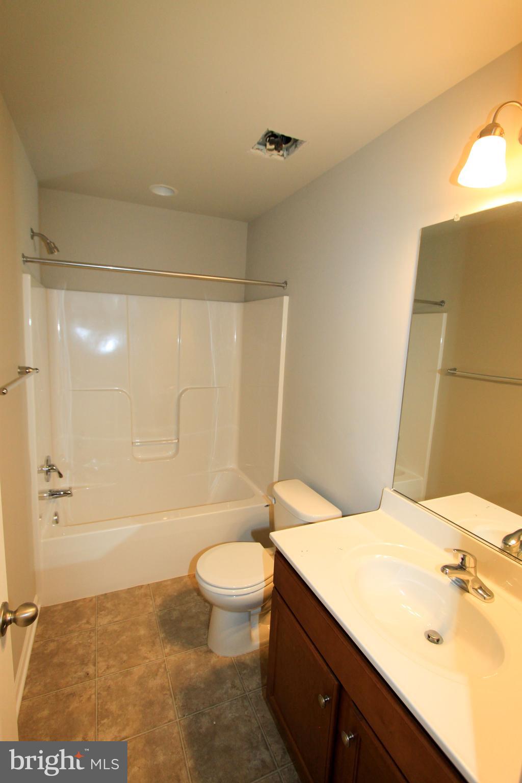 LAKELAND PLACE - Residential Lease