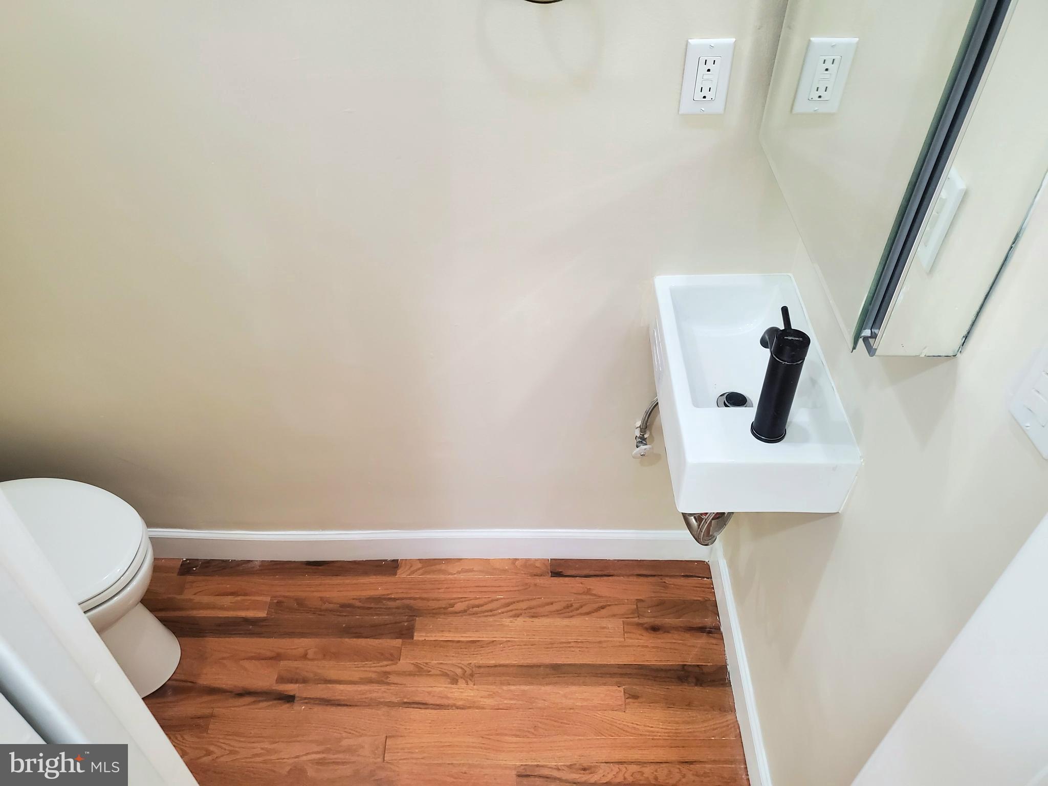 HOLLIN HALL VILLAGE - Residential Lease