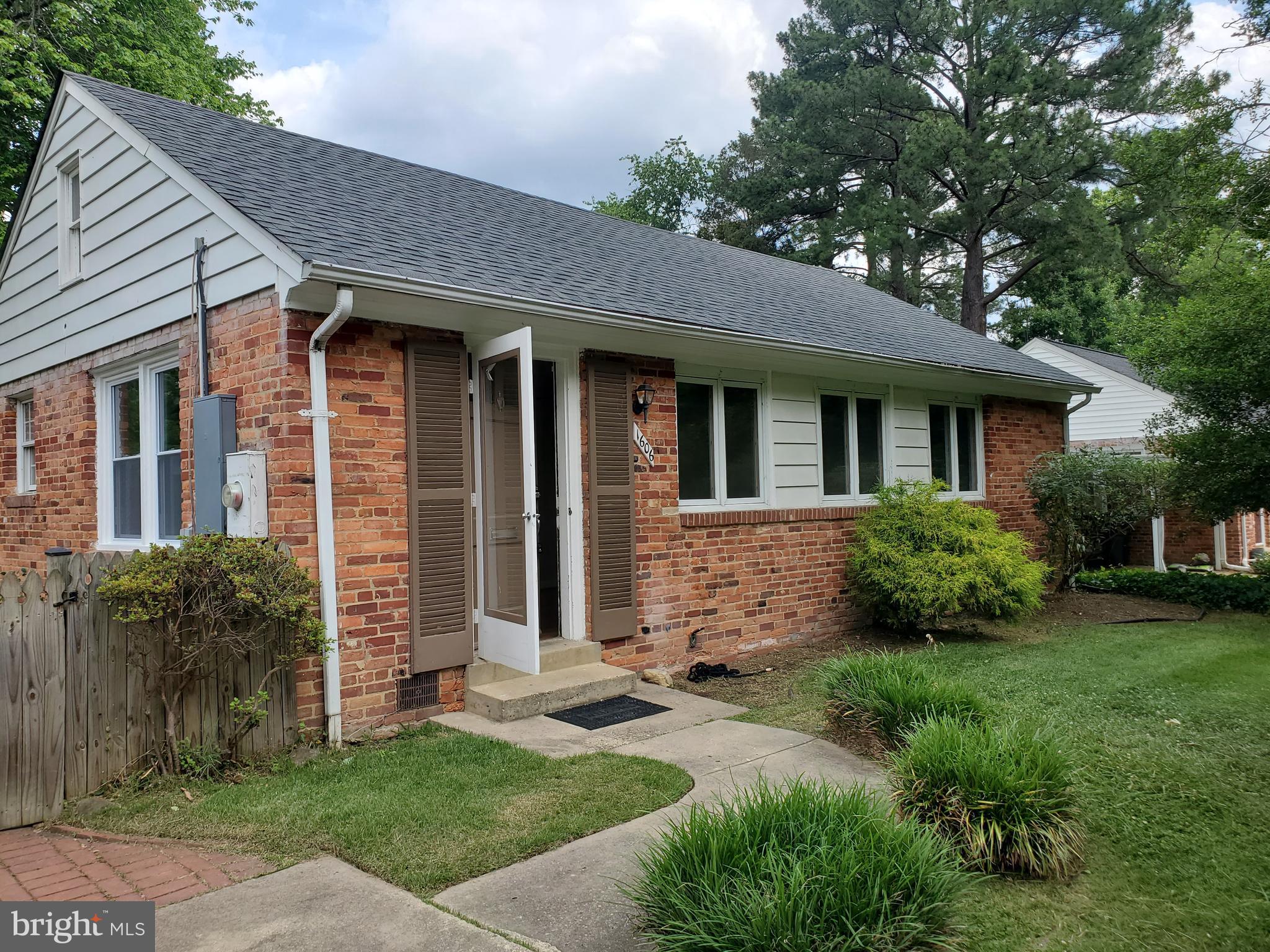 HOLLIN HALL VILLAGE - Residential Lease