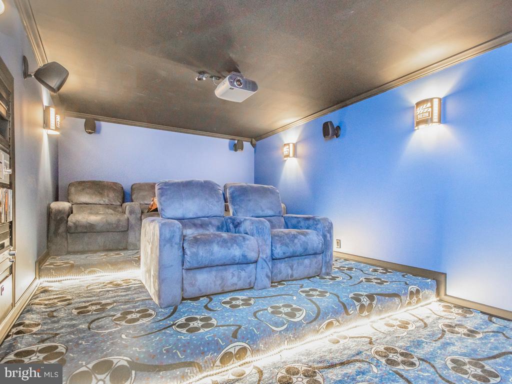 BLOOMS CROSSING - Residential