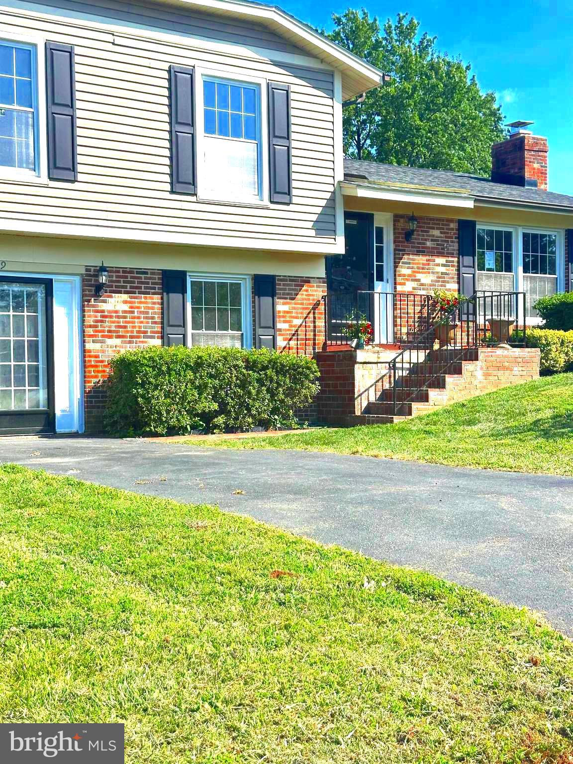 COMPLETELY REMODELED. Welcome home to this lovely FOUR bedroom sustainable HOME. Save Energy on this split 3 level home. On weekends you can go to the farmers market in Old Town and shop at the farmers market. There is so much space in the back yard that you can start your own orchard, grow your own herbs, and create your own garden. Have many BBQ's in the yard and enjoy with friends and family! Sustainable living is possible in this home. This property is perfect for a large family comfortable living you can call HOME. Enjoy an open brand new kitchen with new appliances, brand new bathrooms, new flooring, fresh paint, and exceptionally pruned front and back yards. Ready for your family.! Only minutes away from INOVA HEALTH.
MINUTES AWAY FROM THE FRESH ORGANIC STORES AND RESTAURANTS. OLD TOWN IS MINUTES AWAY. THIS IS THE PLACE TO BE! SELLERS ARE WILLING TO HELP WITH CLOSING COSTS...