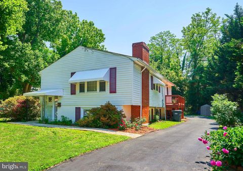 Photo of 2843 Annandale Road, FALLS CHURCH, VA 22042 (MLS # VAFX2311418)