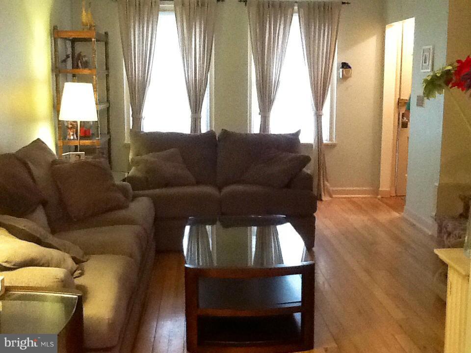 FAIRLINGTON MEWS - Residential Lease