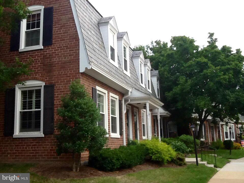 FAIRLINGTON MEWS - Residential Lease