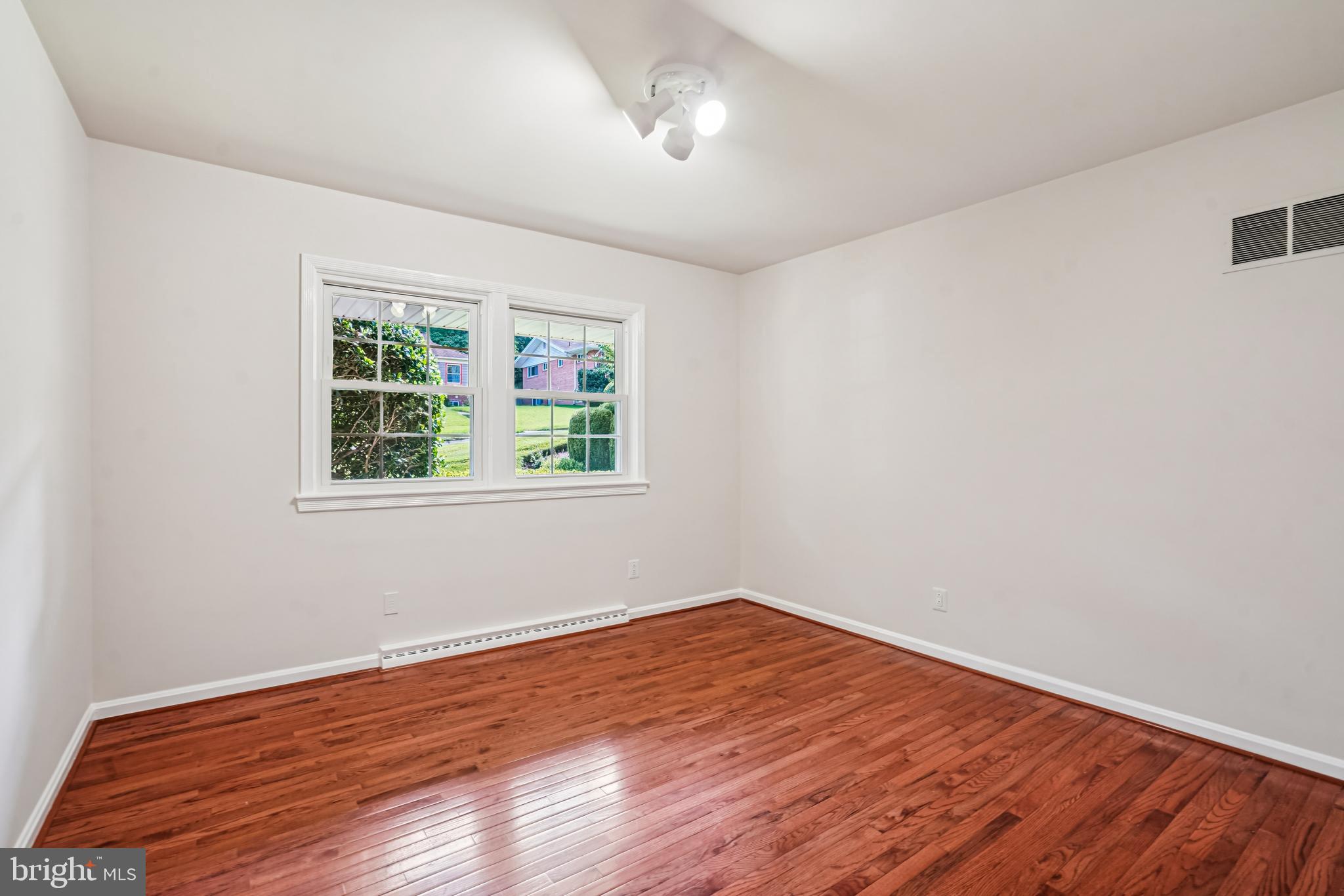 DUNLOP HILLS - Residential