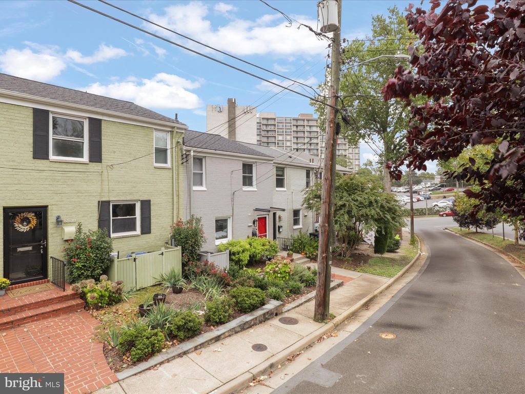Photo of 209 Guthrie Avenue, ALEXANDRIA, VA 22305 (MLS # VAAX2050908)