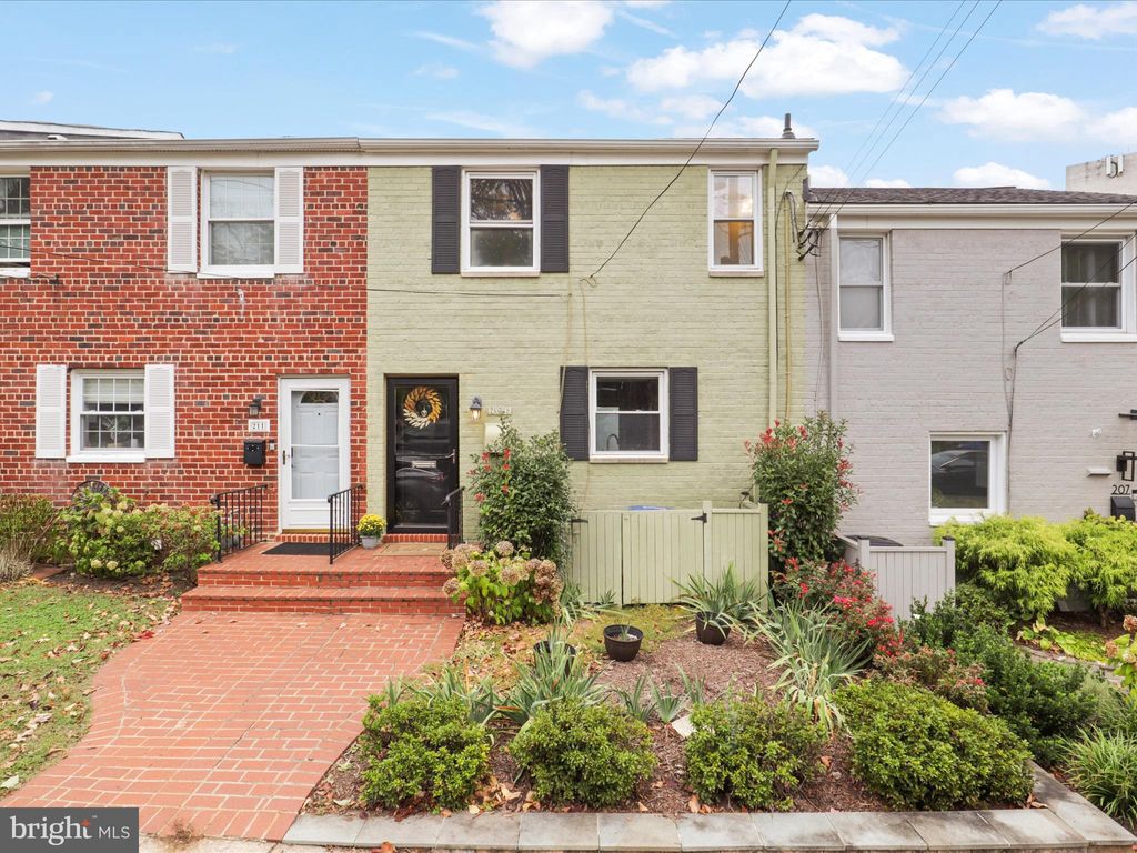 Photo of 209 Guthrie Avenue, ALEXANDRIA, VA 22305 (MLS # VAAX2050908)