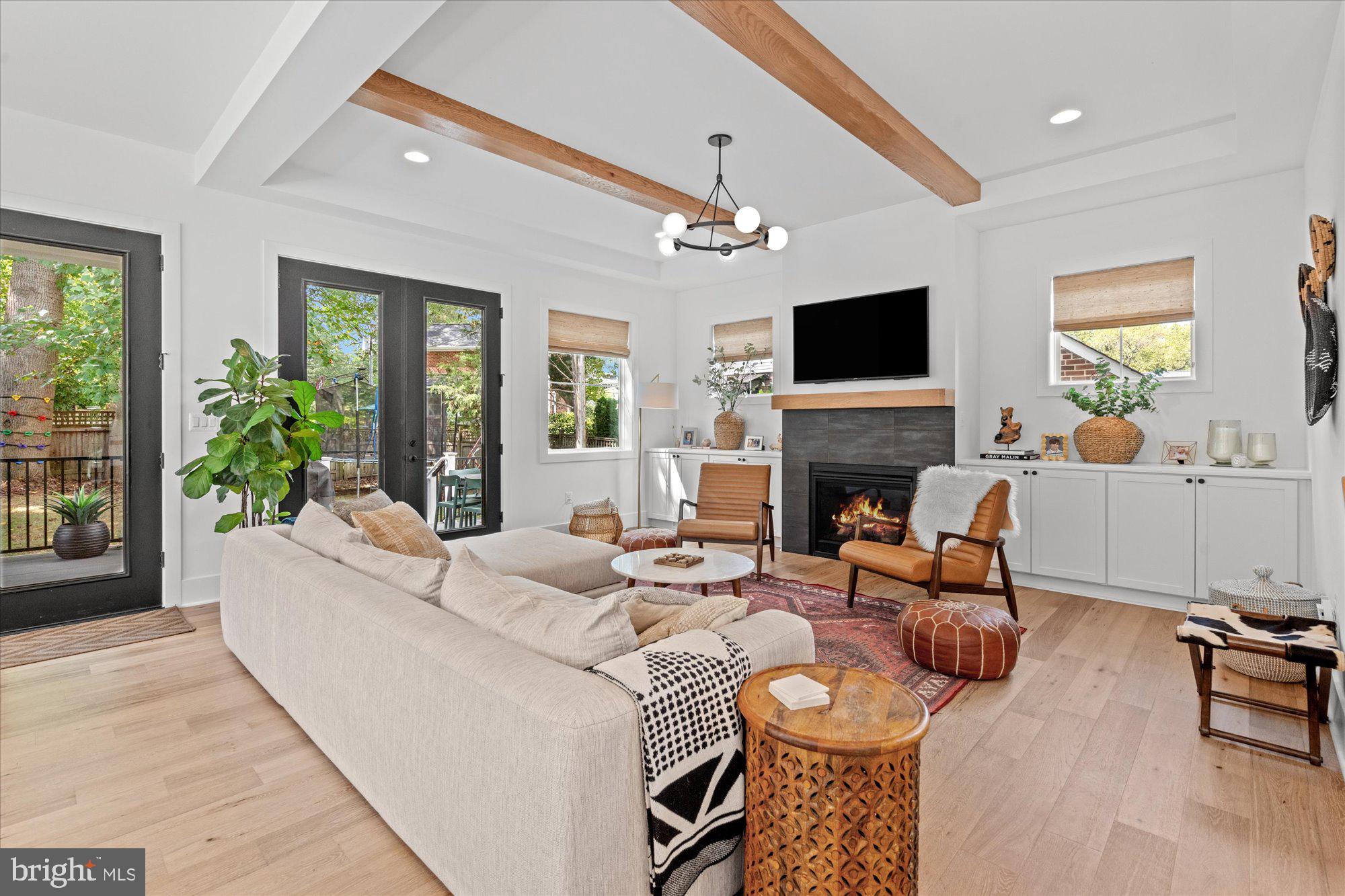 YORKTOWN - Residential