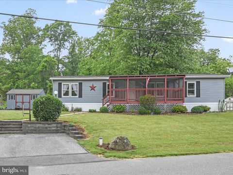 Photo of 30 LAKEVIEW DR, ELIZABETHTOWN, PA 17022 (MLS # PALA2035434)