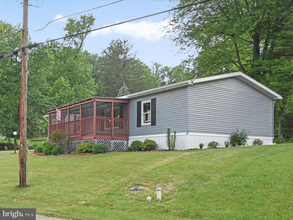 Photo of 30 LAKEVIEW DR, ELIZABETHTOWN, PA 17022 (MLS # PALA2035434)