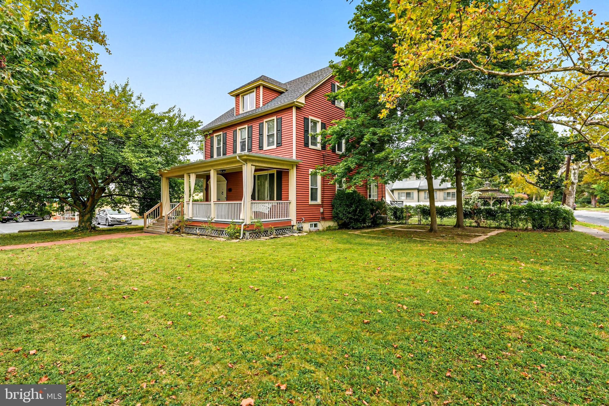 832 CINNAMINSON AVENUE