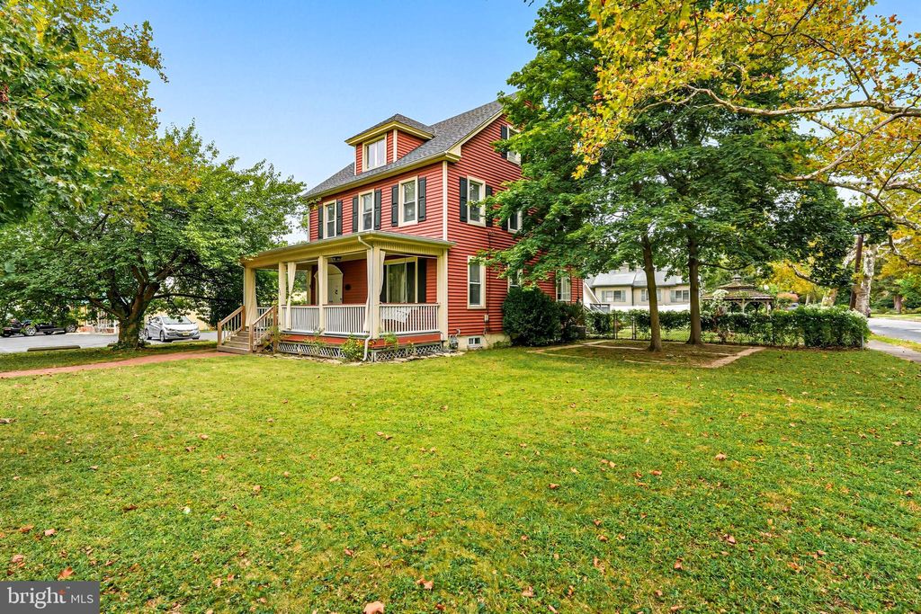 Photo of 832 Cinnaminson Avenue, PALMYRA, NJ 08065 (MLS # NJBL2095722)