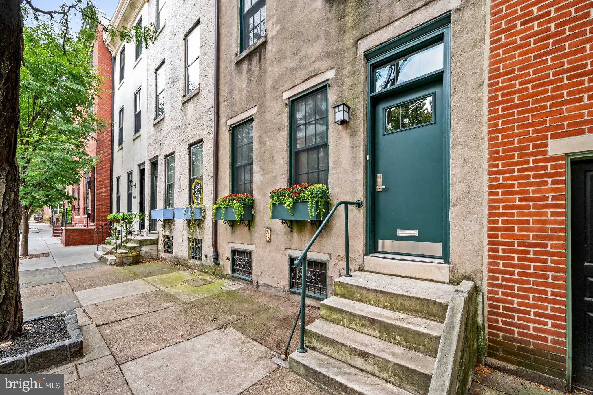 Philadelphia, Pennsylvania 19103, United States, 4 Bedrooms Bedrooms, ,3 BathroomsBathrooms,Residential,Pending,6877