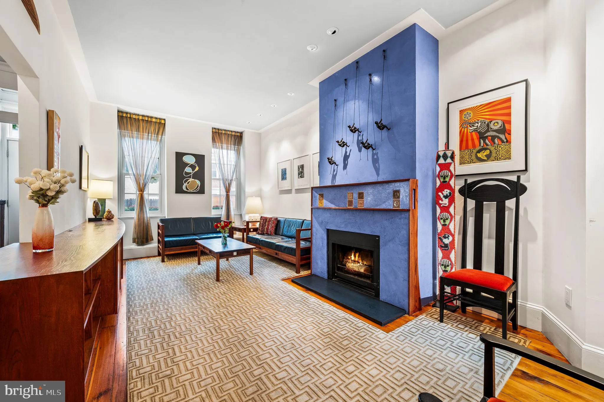 Philadelphia, Pennsylvania 19103, United States, 4 Bedrooms Bedrooms, ,3 BathroomsBathrooms,Residential,Pending,6877